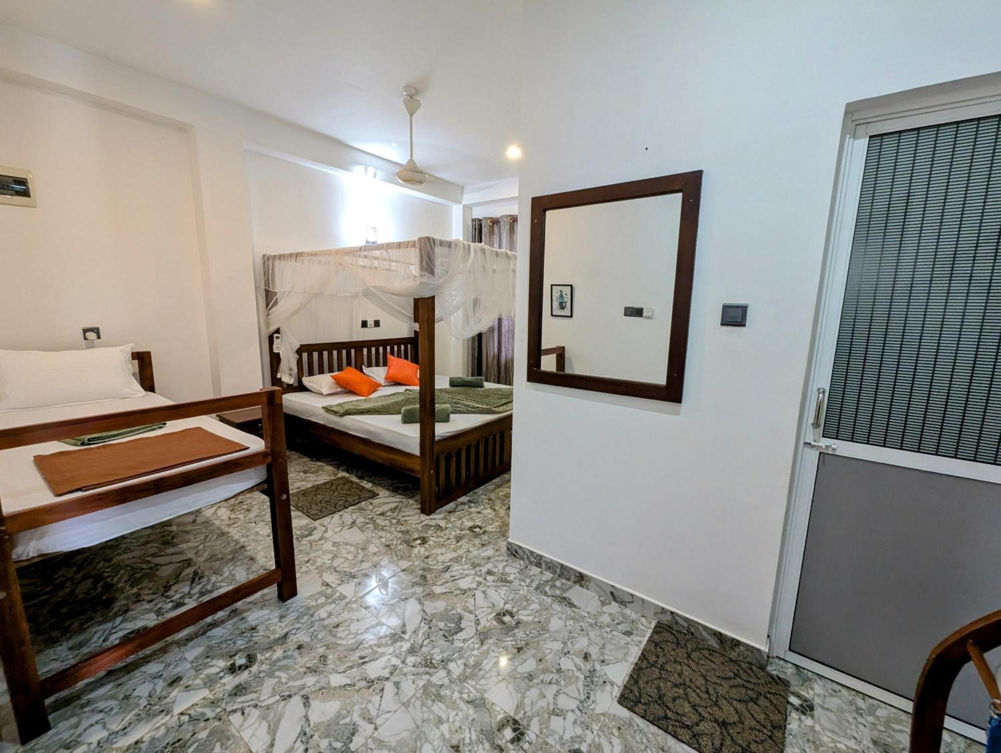 Costels Mirissa Hostel Kültér fotó